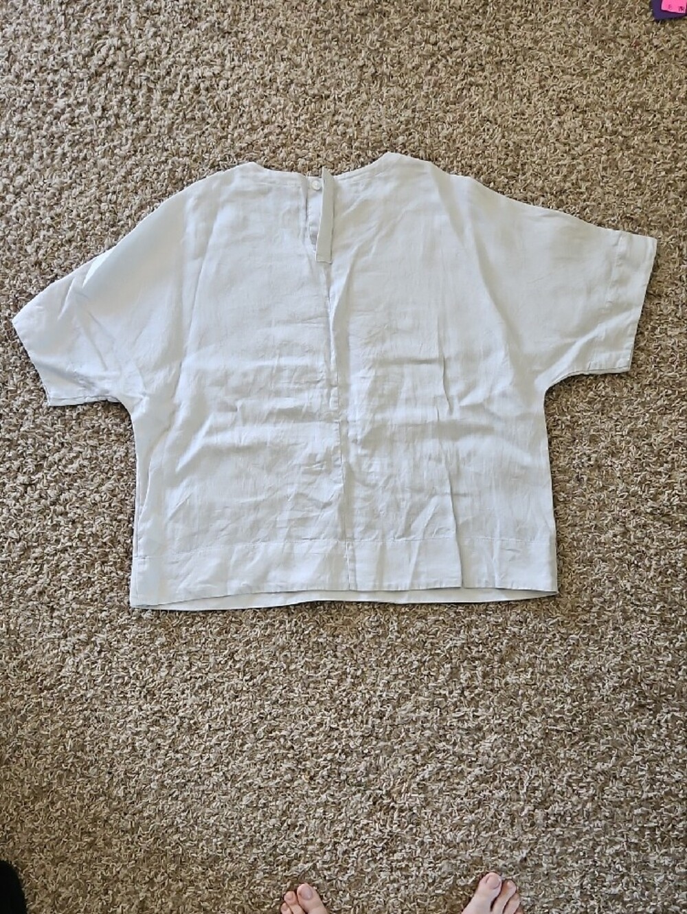 Simple White Short-Sleeve Boxy Top - Picture 2 of 3